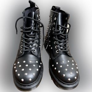 Doc Martens 1460 Stud Wanama Leather Lace Up Boot Size US 8 Women/US 7 Men